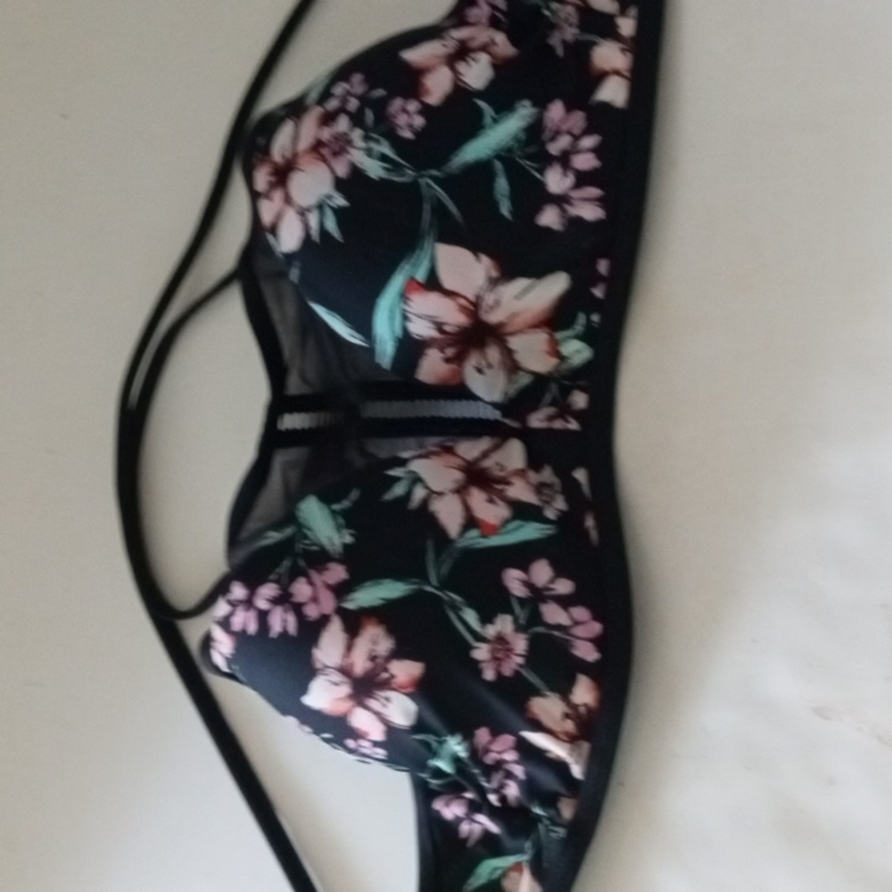 Women's Xhilaration Swim Top Size Medium